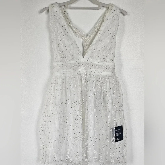 Lulu's Ailey plunge white daisy mini dress with twisted racerback glitter NWT - Picture 1 of 8